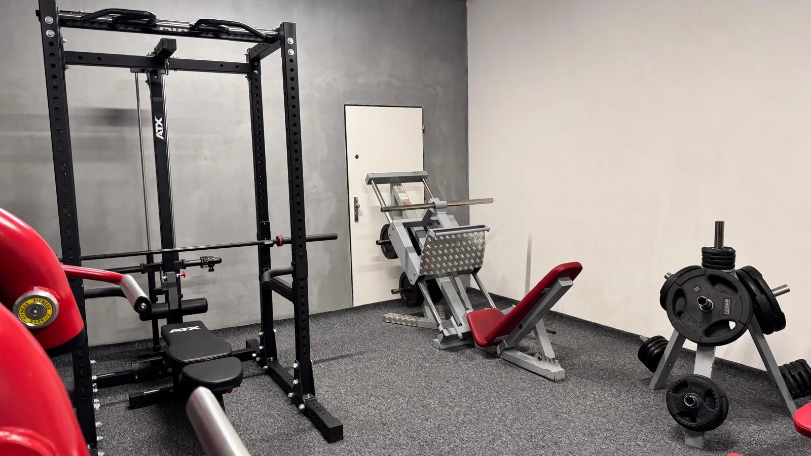 Power rack with an Olympic bar