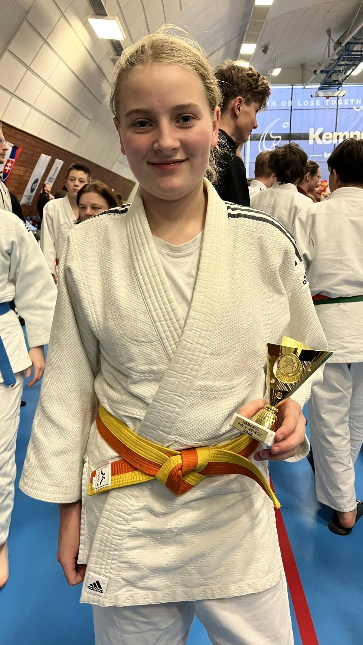 Mladá judistka RuKa JUDO v bílém judogi