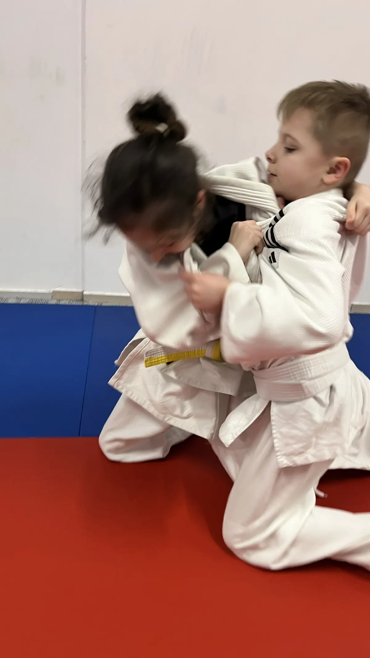 Mladý judista RuKa JUDO před tréninkem